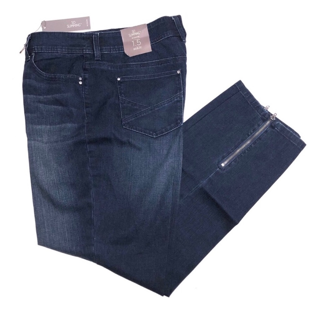 CHICOS SLIMMING ANKLE JEANS
